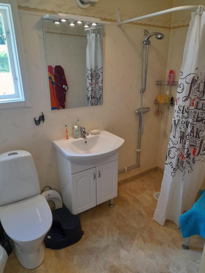 Small Bedroom, Outside Toilet, Shower Kitchen, 120 M From Sandbach Bracke  ภายนอก รูปภาพ